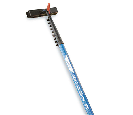 Our waterfed pole system delivers the highest efficiency to clean up to <b>5 stories</b>.